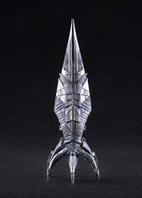 Cover image for Mass Effect: 8" Reaper Sovereign Die-Cast Ship Replica - Silver Variant (Dark Horse Direct)