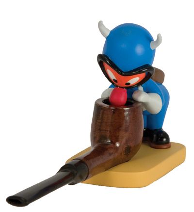 Dark Horse Deluxe brings Roald Dahl's beloved Gremlins to life in the Gremlin with Pipe statue!  10/20/06