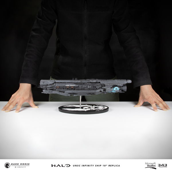 Cover for Halo: UNSC Infinity Ship 18" Replica (Dark Horse Direct) (3001-378)