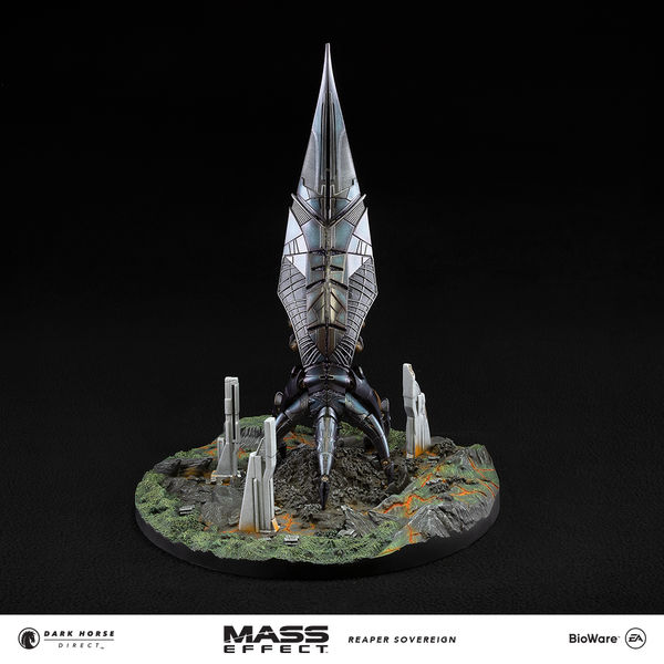 Cover for Mass Effect: 14" Reaper Sovereign Ship Replica (Dark Horse Direct) (3010-112)