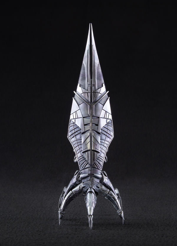 Cover for Mass Effect: 8" Reaper Sovereign Die-Cast Ship Replica - Silver Variant (Dark Horse Direct) (3013-774)