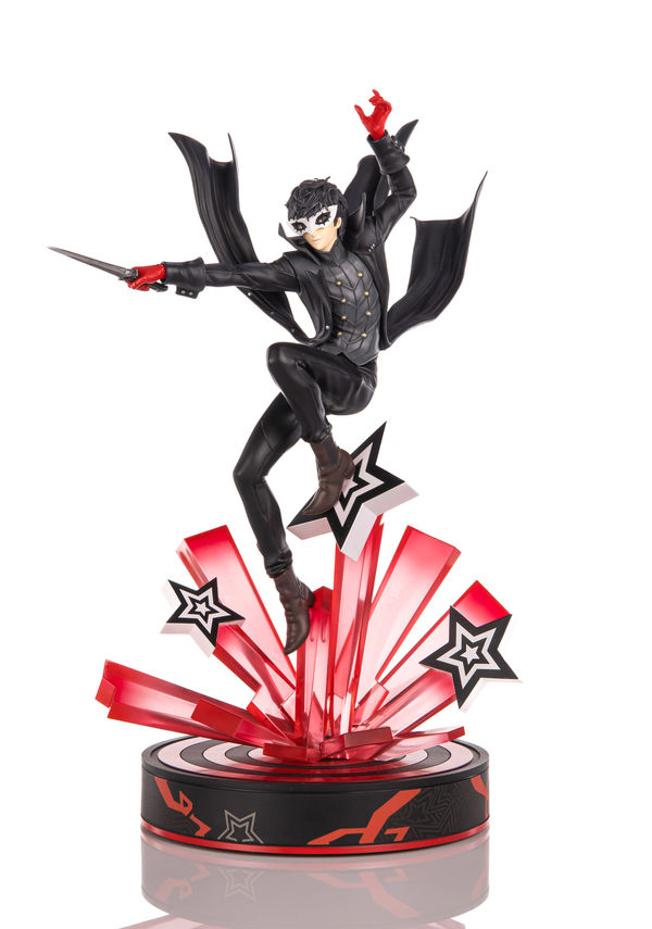 persona 5 statue