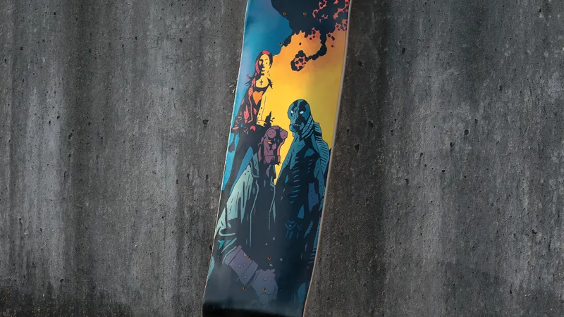 HBY_SKATE_DECK_HELLBOY_LIZ_ABE_DSP_01_1080