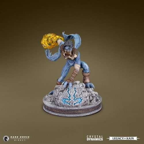 Raziel figure facing forward showing full PVC figure looking menacing with magic and claws
