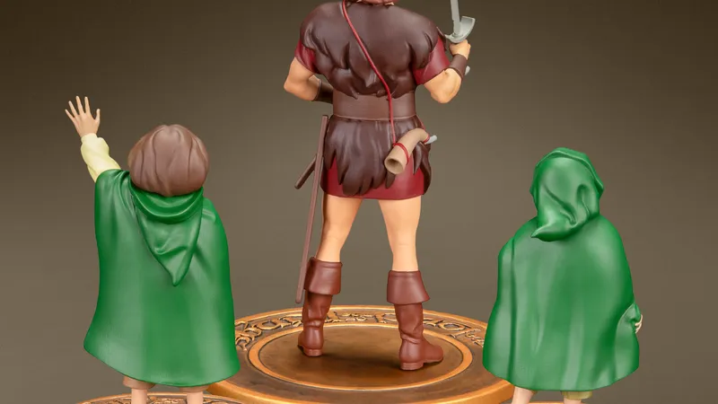 LotR Animated Vinyl Figures Merry Pippin Boromir Set 2 Group Shot Rear