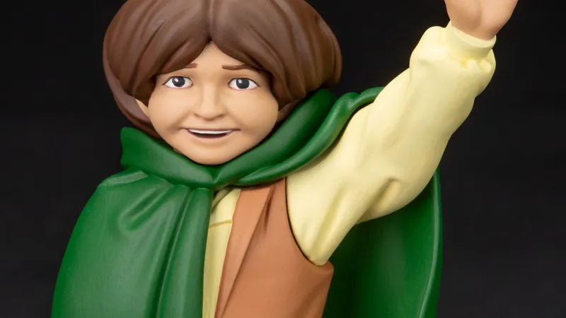 LotR Animated Vinyl Figures Merry Pippin Boromir Set 2 Closeup Pippin