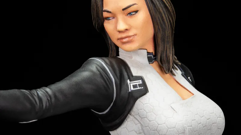Mass Effect Miranda Figure 5