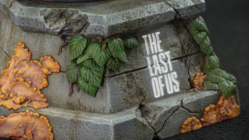 TLOU Clicker Bust Image 7