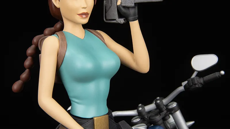 Lara Croft Motorbike Statue 5