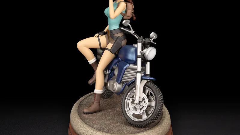 Lara Croft Motorbike Statue 3